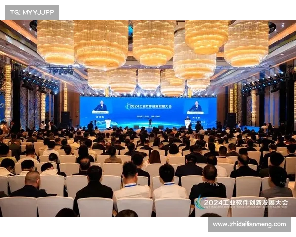 锋线组合新风潮 打破传统阵容创新探讨与未来发展趋势分析